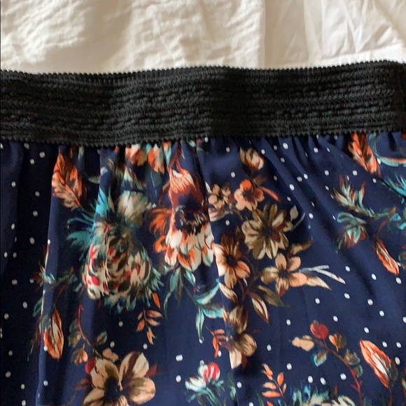 Long pull on floral skirt 🌺 - Picture 7 of 10